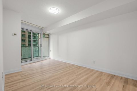 Photo 5 at 1110 - 30 GRAND TRUNK Crescent SW, Waterfront Communities C1, Toronto