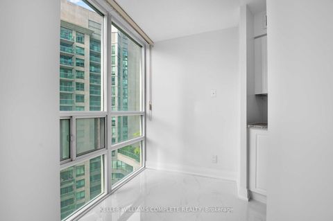 Photo 12 at 1110 - 30 GRAND TRUNK Crescent SW, Waterfront Communities C1, Toronto