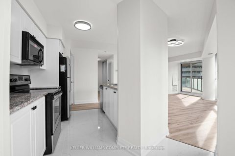 Photo 13 at 1110 - 30 GRAND TRUNK Crescent SW, Waterfront Communities C1, Toronto