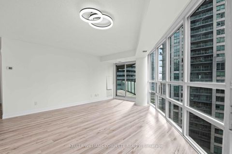 Photo 16 at 1110 - 30 GRAND TRUNK Crescent SW, Waterfront Communities C1, Toronto