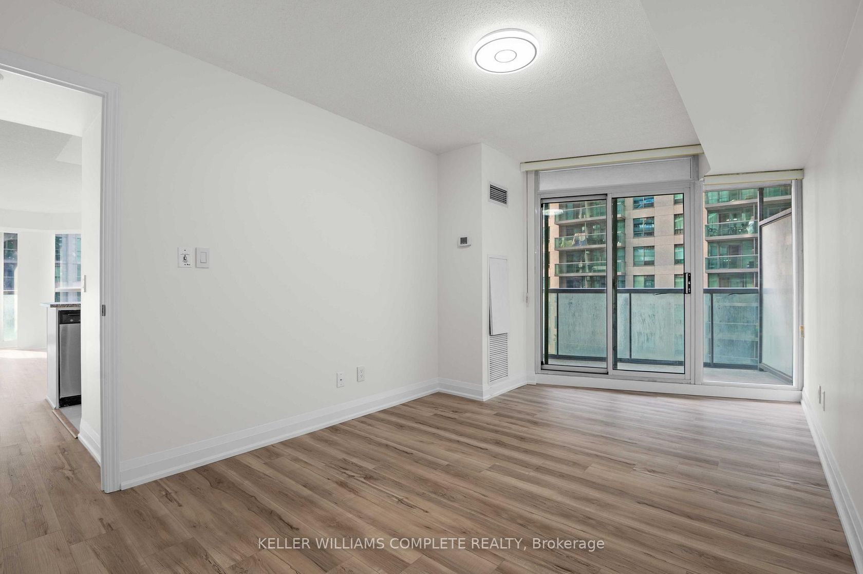 Photo 6 at 1110 - 30 GRAND TRUNK Crescent SW, Waterfront Communities C1, Toronto Photo 6 at 1110 - 30 GRAND TRUNK Crescent SW, Waterfront Communities C1, Toronto