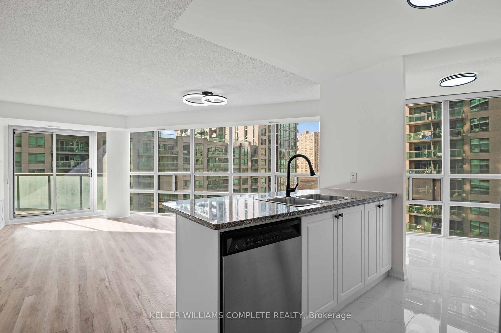 Photo 9 at 1110 - 30 GRAND TRUNK Crescent SW, Waterfront Communities C1, Toronto Photo 9 at 1110 - 30 GRAND TRUNK Crescent SW, Waterfront Communities C1, Toronto