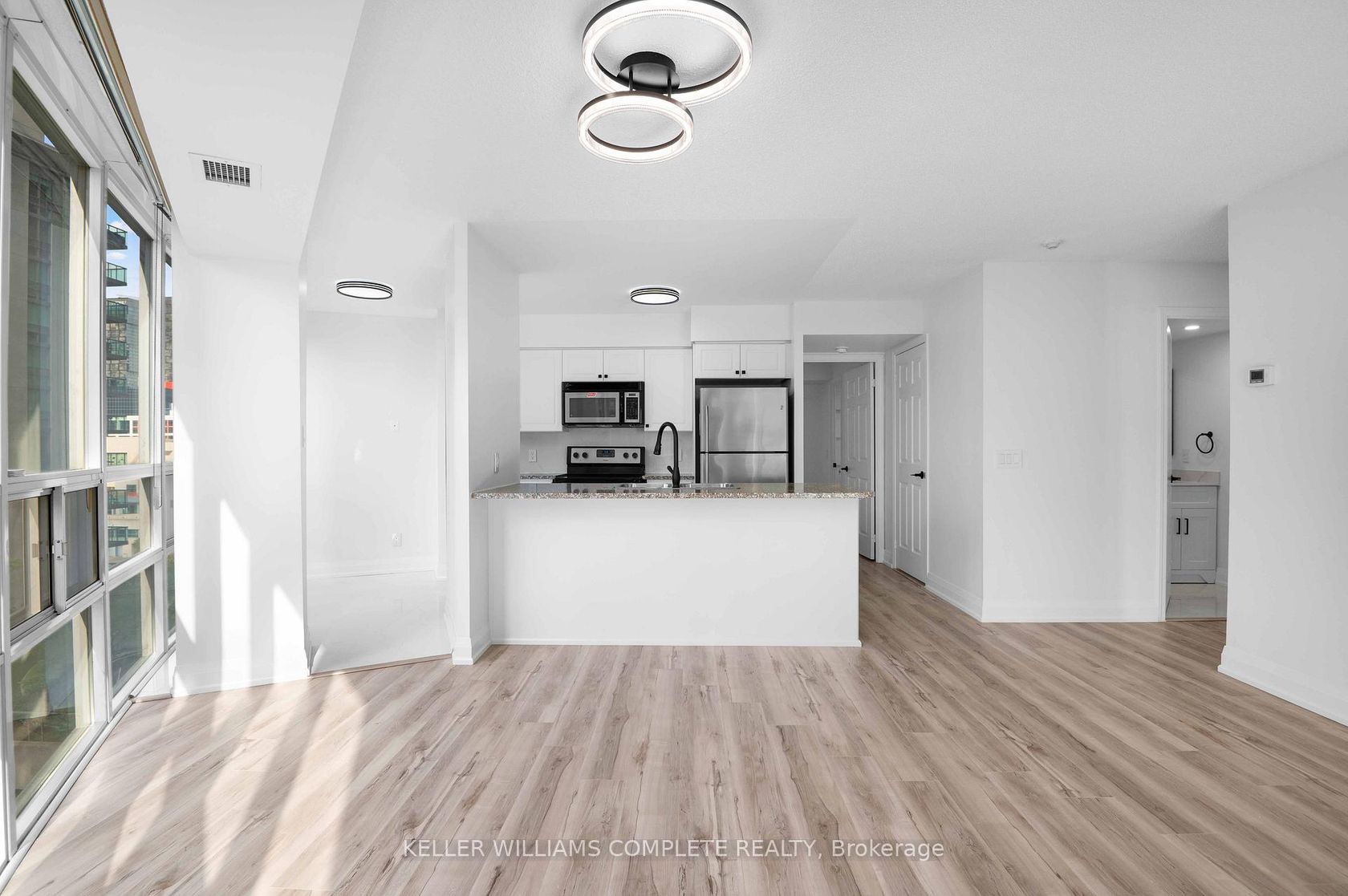 Photo 11 at 1110 - 30 GRAND TRUNK Crescent SW, Waterfront Communities C1, Toronto Photo 11 at 1110 - 30 GRAND TRUNK Crescent SW, Waterfront Communities C1, Toronto