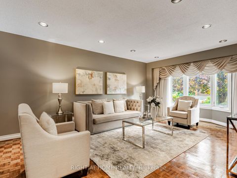 Photo 5 at 10 Rodeo Drive, Yorkhill, Vaughan