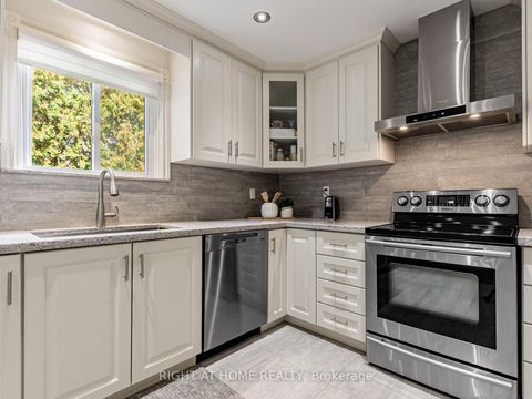 Photo 9 at 10 Rodeo Drive, Yorkhill, Vaughan