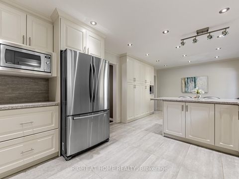 Photo 10 at 10 Rodeo Drive, Yorkhill, Vaughan