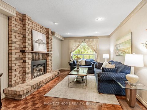 Photo 14 at 10 Rodeo Drive, Yorkhill, Vaughan