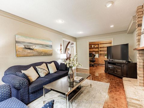 Photo 15 at 10 Rodeo Drive, Yorkhill, Vaughan