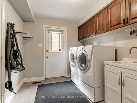 Photo 18 at 10 Rodeo Drive, Yorkhill, Vaughan