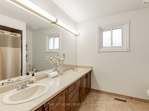 Photo 23 at 10 Rodeo Drive, Yorkhill, Vaughan