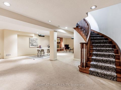 Photo 33 at 10 Rodeo Drive, Yorkhill, Vaughan