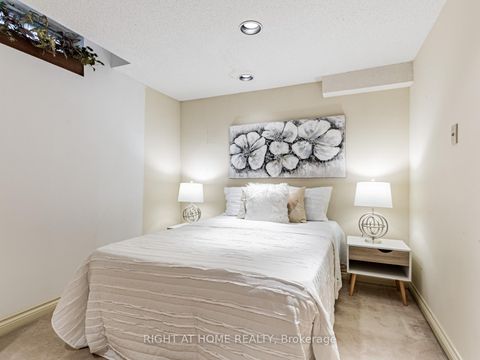 Photo 37 at 10 Rodeo Drive, Yorkhill, Vaughan