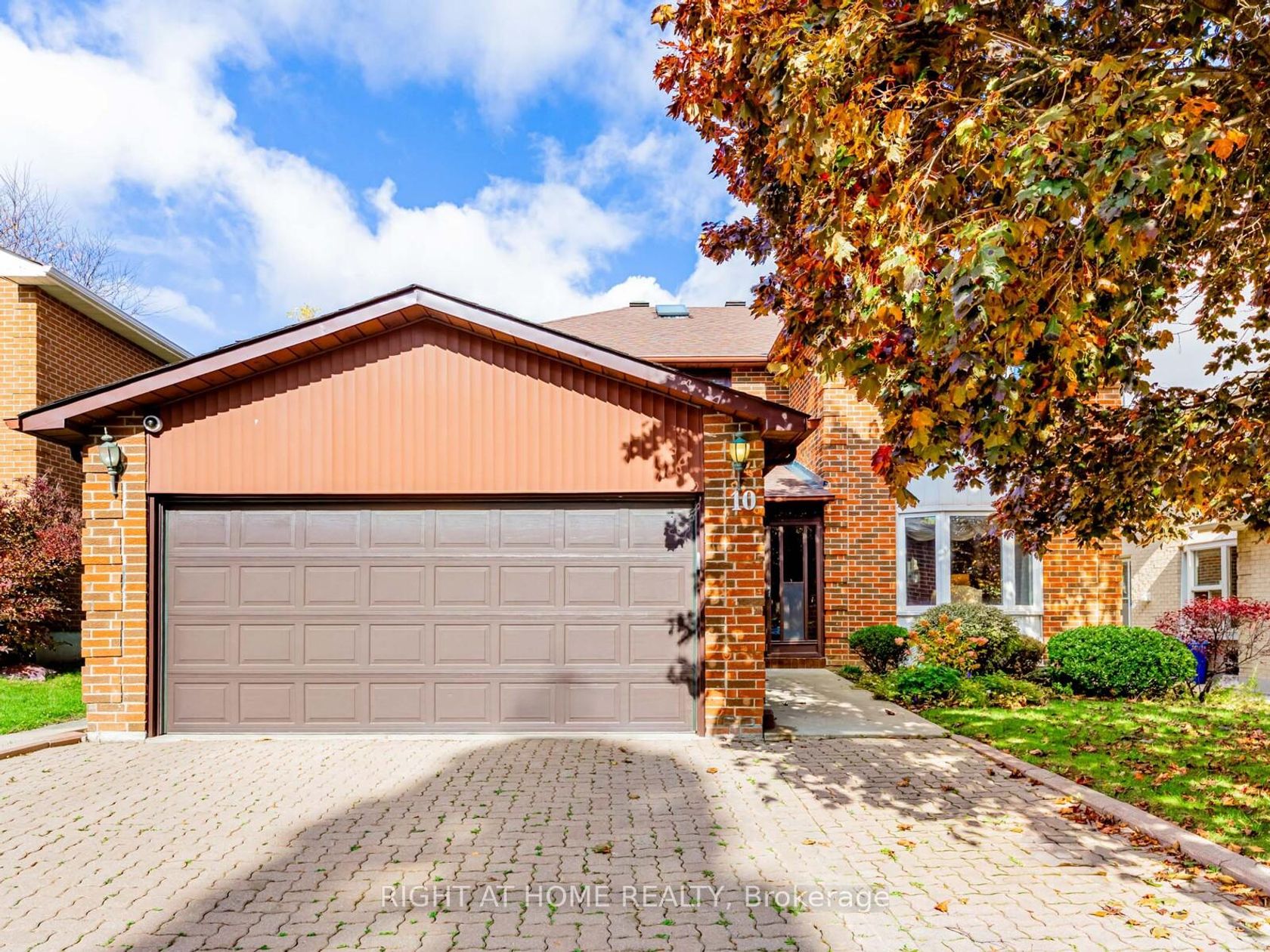 10 Rodeo Drive, Yorkhill, Vaughan photo number 2