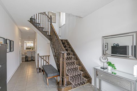 Photo 2 at 10 Pavlova Crescent, Oak Ridges, Richmond Hill Photo 2 at 10 Pavlova Crescent, Oak Ridges, Richmond Hill