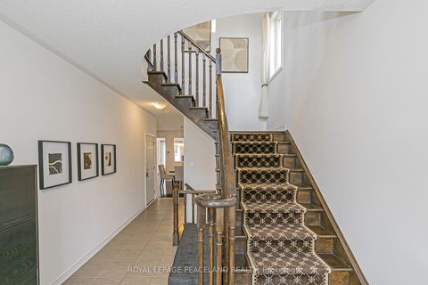 Photo 16 at 10 Pavlova Crescent, Oak Ridges, Richmond Hill