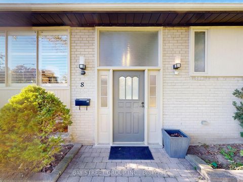 Photo 2 at 8 Overton Crescent, Don Mills, Toronto
