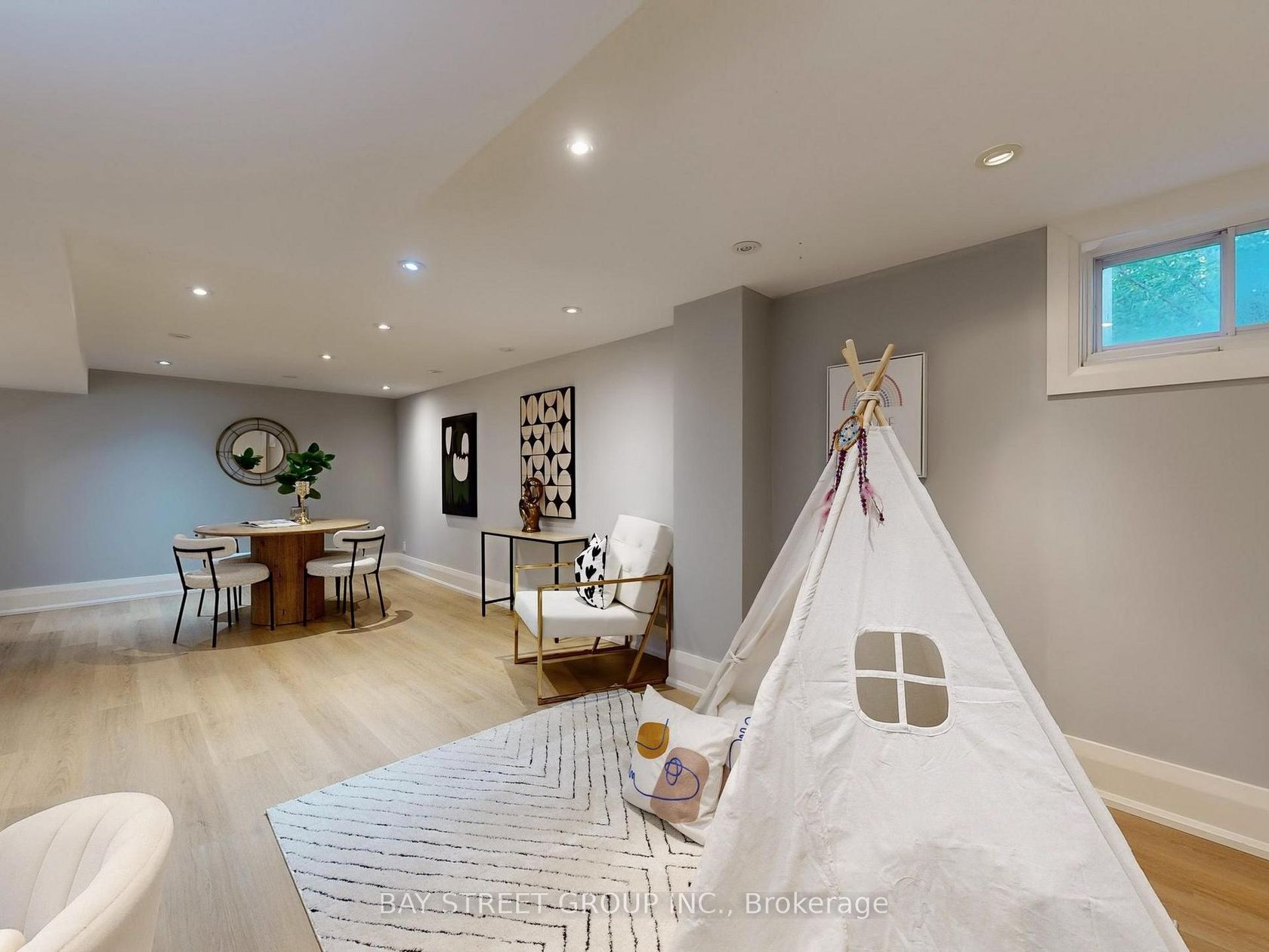 Photo 33 at 8 Overton Crescent, Don Mills, Toronto Photo 33 at 8 Overton Crescent, Don Mills, Toronto