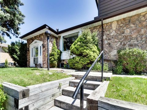 Photo 2 at 1 Kencliff Crescent, Bendale, Toronto