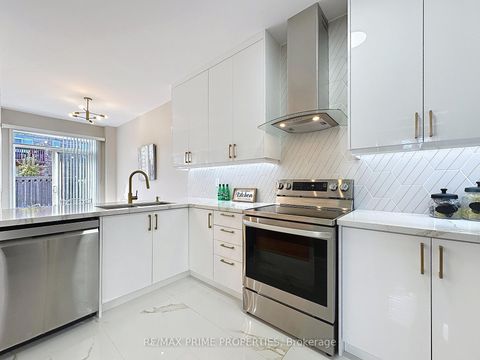 Photo 9 at 117 Big Hill Crescent, Patterson, Vaughan