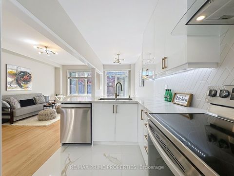 Photo 13 at 117 Big Hill Crescent, Patterson, Vaughan