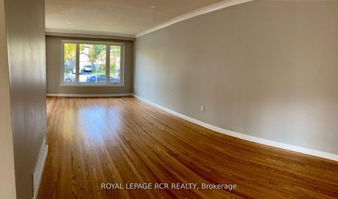 Photo 3 at 15 McDonald Drive, Aurora Heights, Aurora