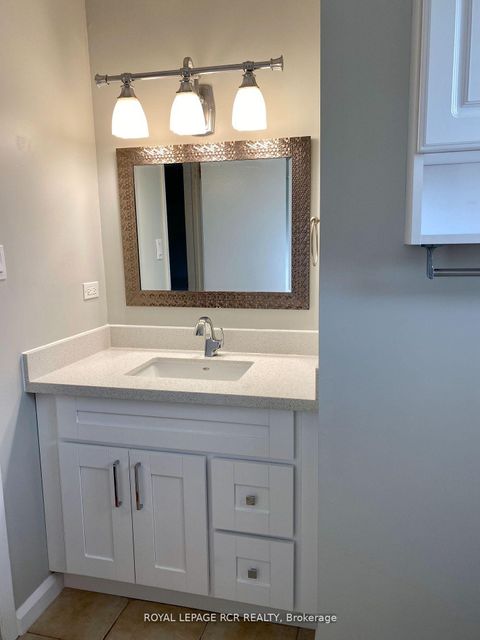 Photo 4 at 15 McDonald Drive, Aurora Heights, Aurora