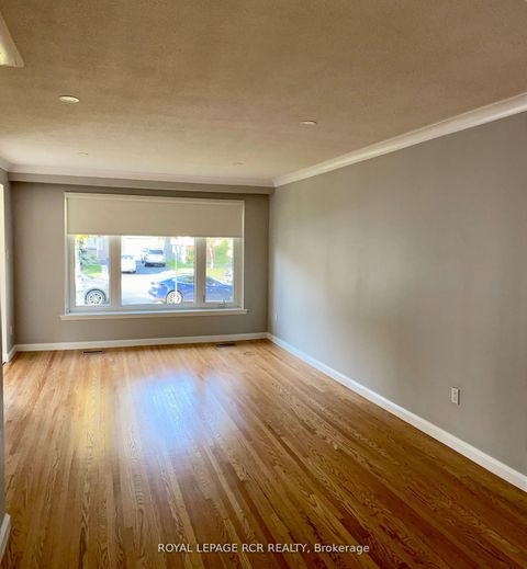 Photo 9 at 15 McDonald Drive, Aurora Heights, Aurora