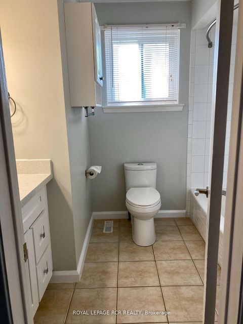 Photo 14 at 15 McDonald Drive, Aurora Heights, Aurora