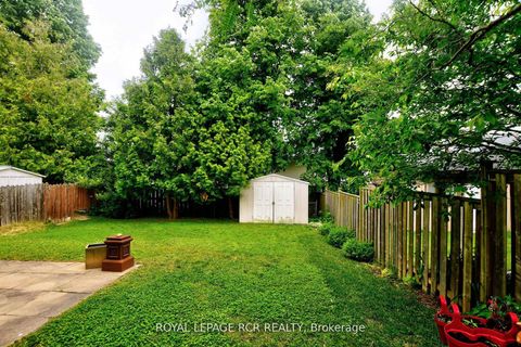 Photo 32 at 15 McDonald Drive, Aurora Heights, Aurora