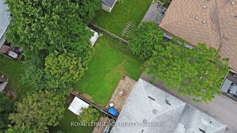 Photo 33 at 15 McDonald Drive, Aurora Heights, Aurora