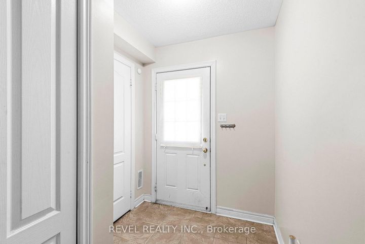 Photo 3 at 1516 Shepway Mews, Duffin Heights, Pickering