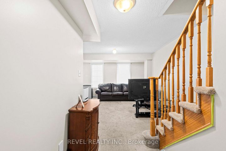 Photo 4 at 1516 Shepway Mews, Duffin Heights, Pickering