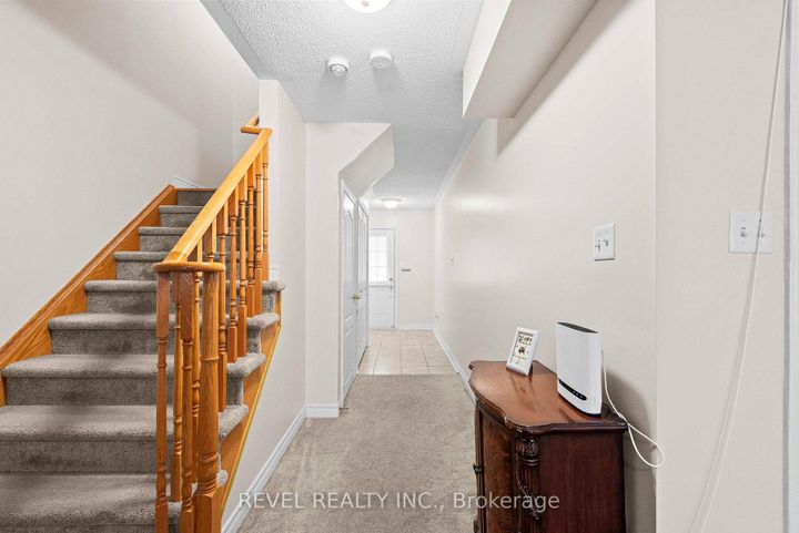 Photo 5 at 1516 Shepway Mews, Duffin Heights, Pickering