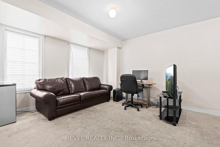 Photo 6 at 1516 Shepway Mews, Duffin Heights, Pickering