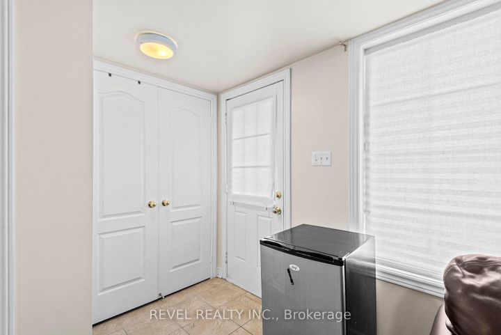 Photo 8 at 1516 Shepway Mews, Duffin Heights, Pickering