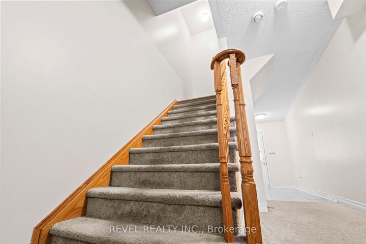 Photo 10 at 1516 Shepway Mews, Duffin Heights, Pickering