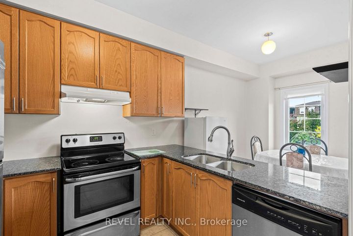 Photo 18 at 1516 Shepway Mews, Duffin Heights, Pickering