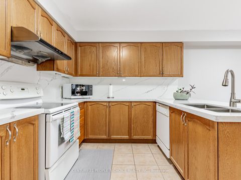 Photo 12 at 5 - 27 West Dean Park Drive, West Deane, Toronto