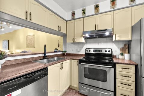 Photo 2 at 11 - 210 Manitoba Street, Mimico, Toronto