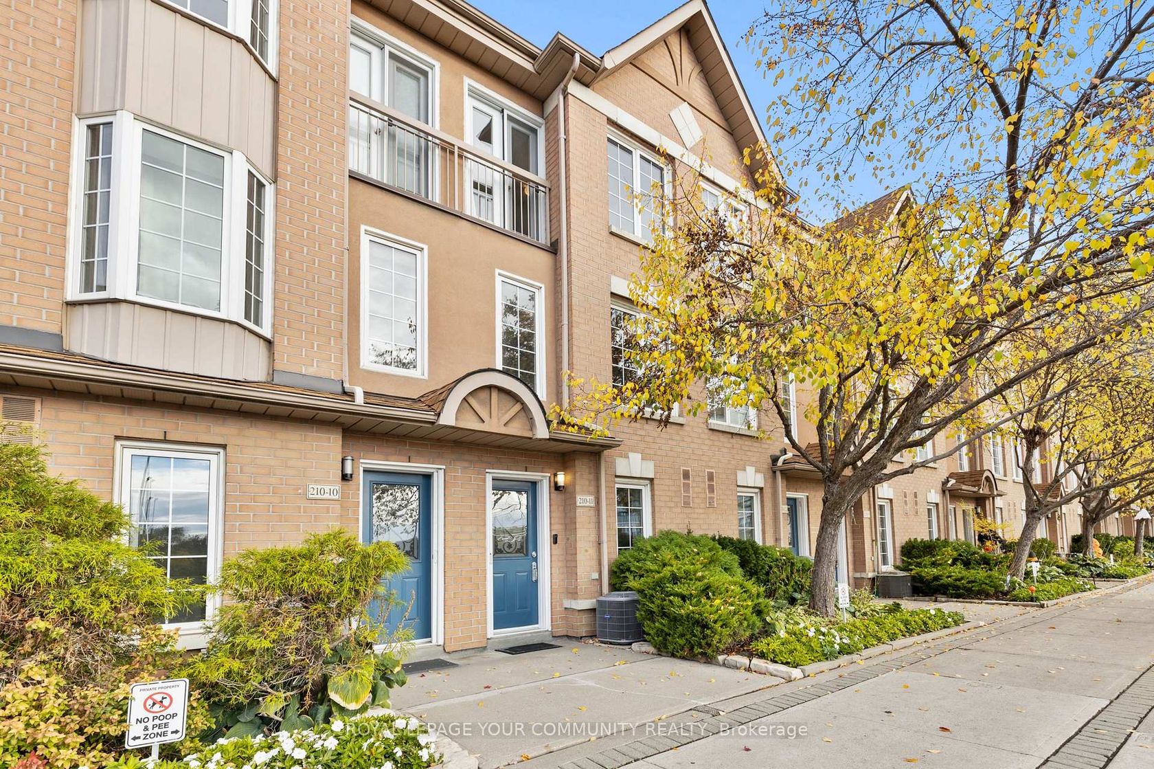 11 - 210 Manitoba Street, Mimico, Toronto  by Loree Meneguzzi Real Estate 11 - 210 Manitoba Street, Mimico, Toronto