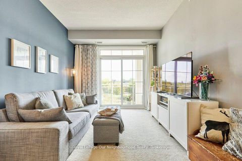 Photo 16 at 422 - 80 Aspen Springs Drive, Bowmanville, Clarington