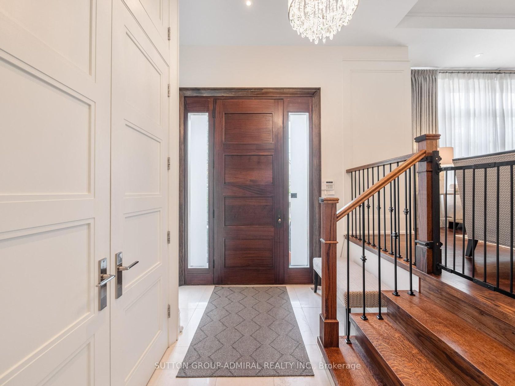 Photo 3 at 237 Joicey Boulevard, Nortown, Toronto Photo 3 at 237 Joicey Boulevard, Nortown, Toronto