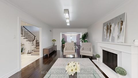 Photo 4 at 9 Carluke Crescent, Windfields, Toronto