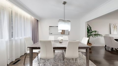 Photo 6 at 9 Carluke Crescent, Windfields, Toronto