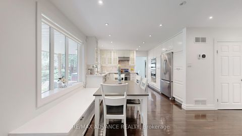 Photo 7 at 9 Carluke Crescent, Windfields, Toronto