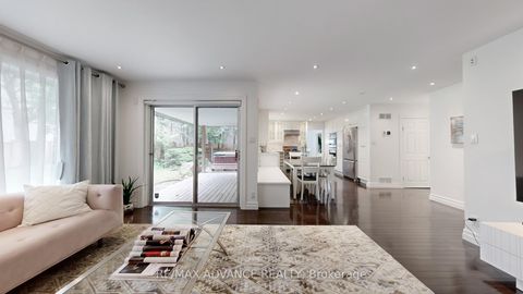 Photo 11 at 9 Carluke Crescent, Windfields, Toronto