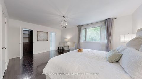 Photo 17 at 9 Carluke Crescent, Windfields, Toronto