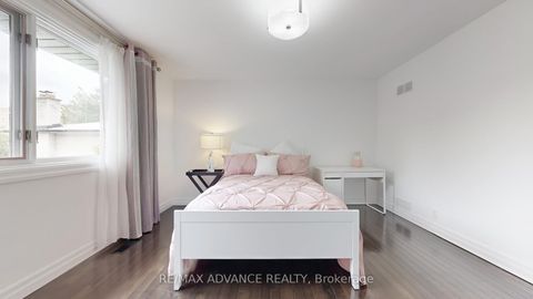 Photo 23 at 9 Carluke Crescent, Windfields, Toronto