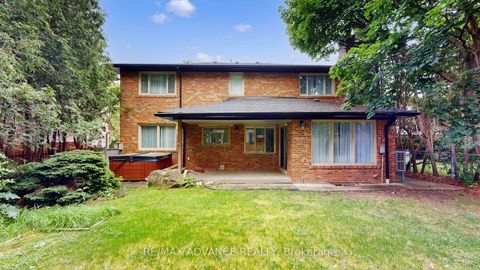 Photo 36 at 9 Carluke Crescent, Windfields, Toronto