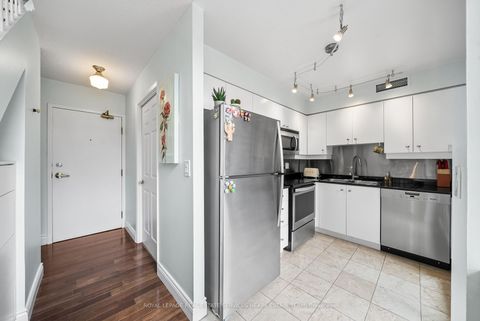 Photo 8 at 302 - 18 Merton Street, Mount Pleasant West, Toronto